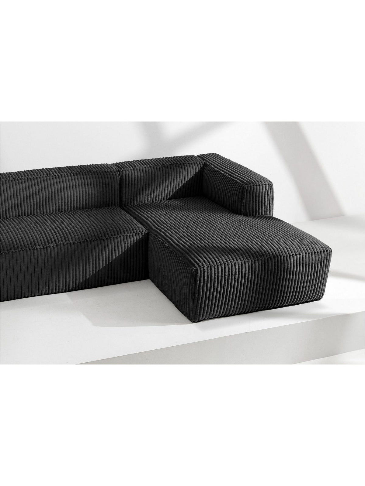 Cord Ecksofa FEROX in Schwarz im modernen Wohnzimmer