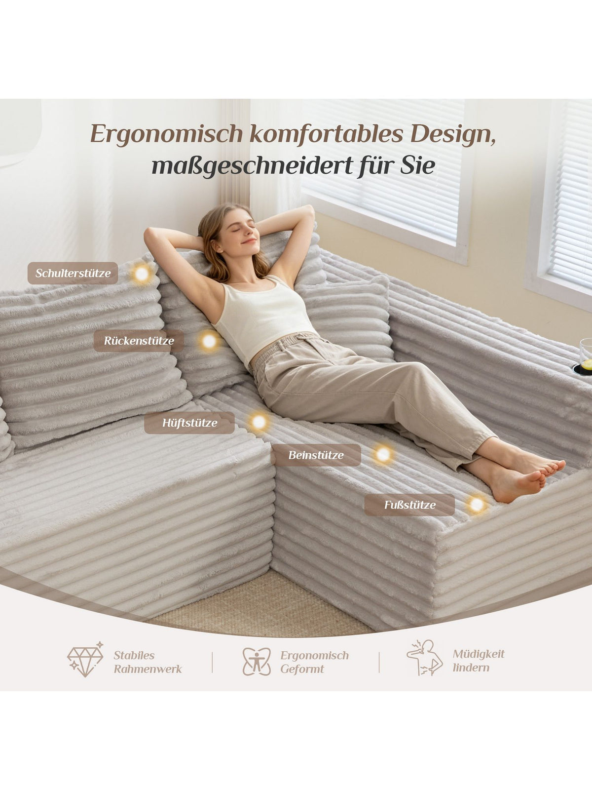Getränkehalter in der Armlehne des Cord Sofas CELYA
