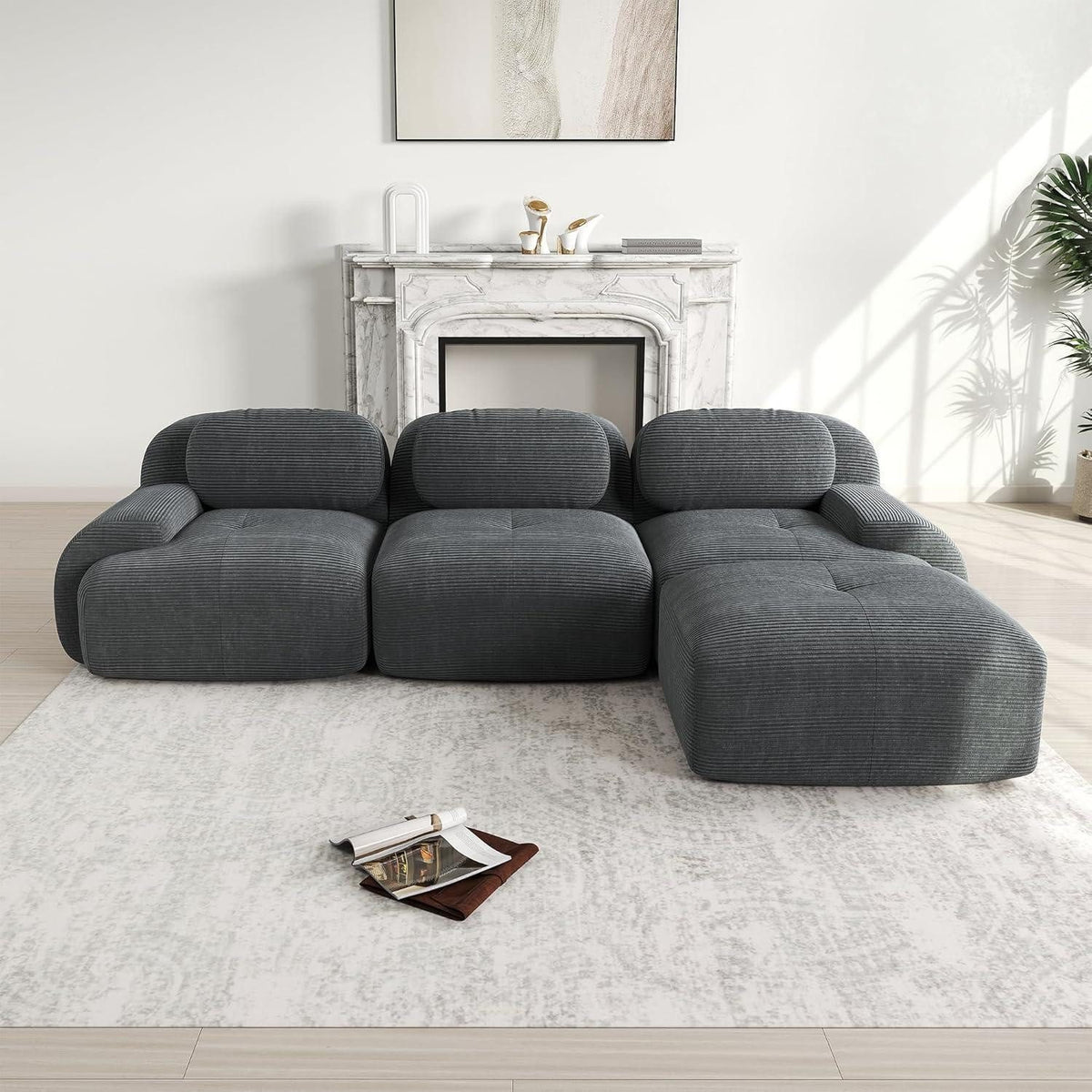 Graues Cord Ecksofa mit Hocker im Wohnzimmer