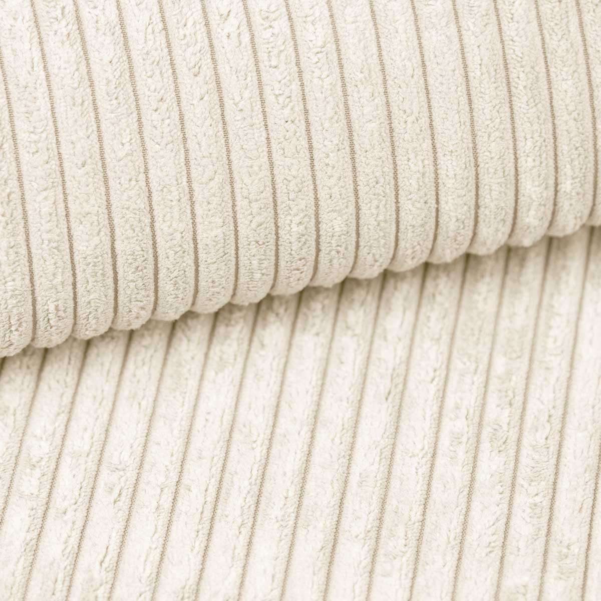 Detailaufnahme des cremefarbenen Breitcords