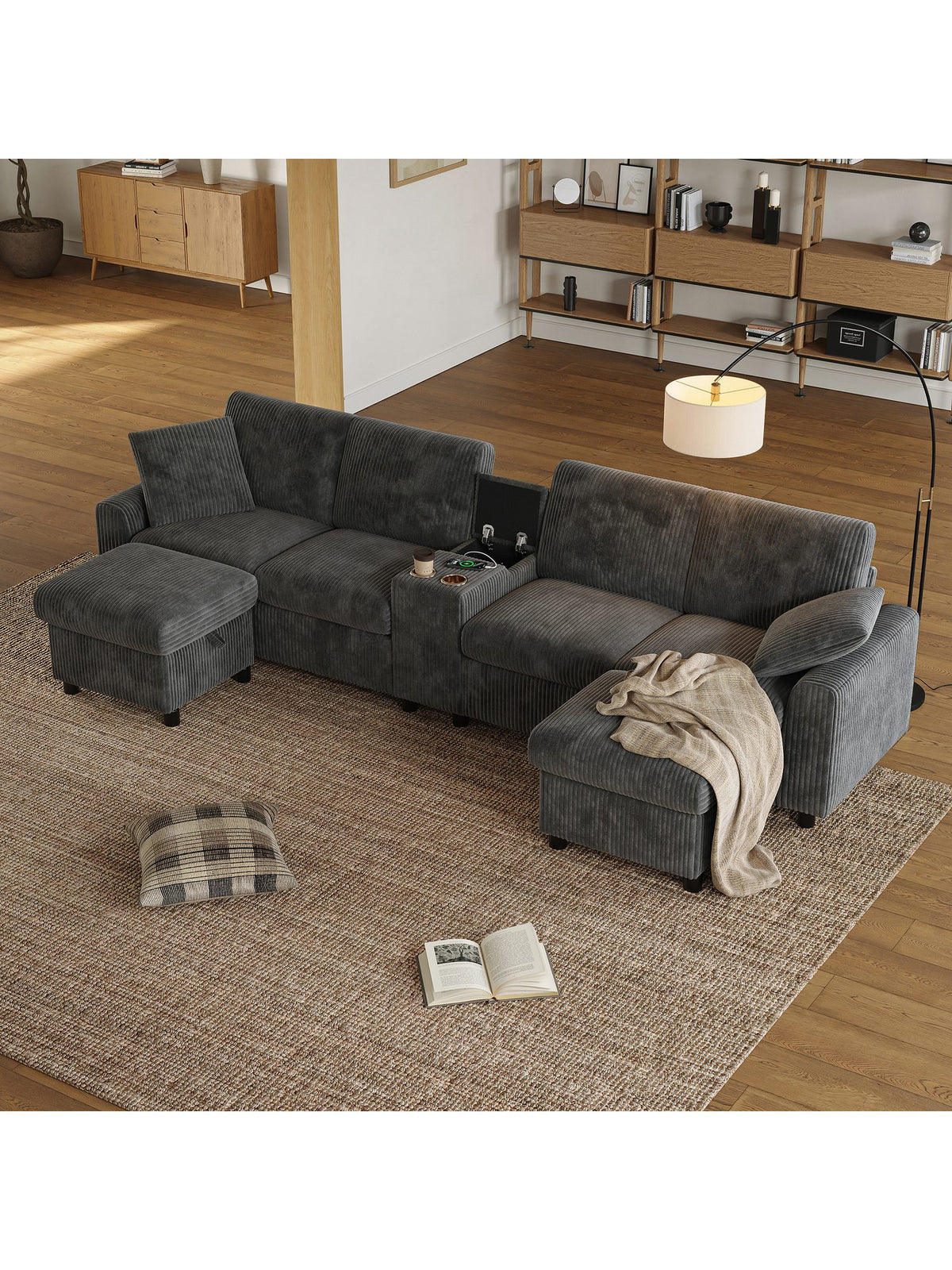 Integrierter Couchtisch mit Becherhalter im Sofa