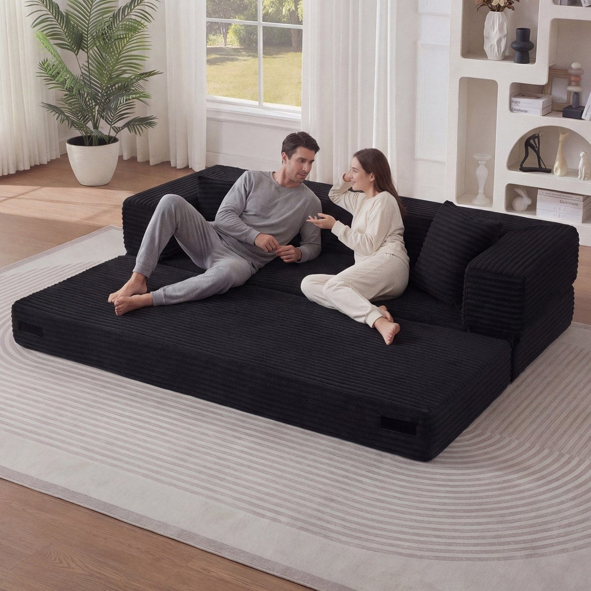 Cord Schlafsofa in Weiß mit Zierkissen