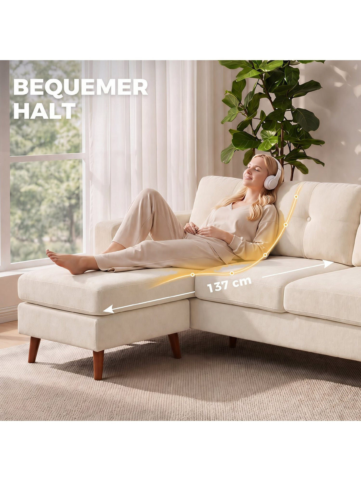Cord Ecksofa in Cremeweiß im kleinen Wohnzimmer