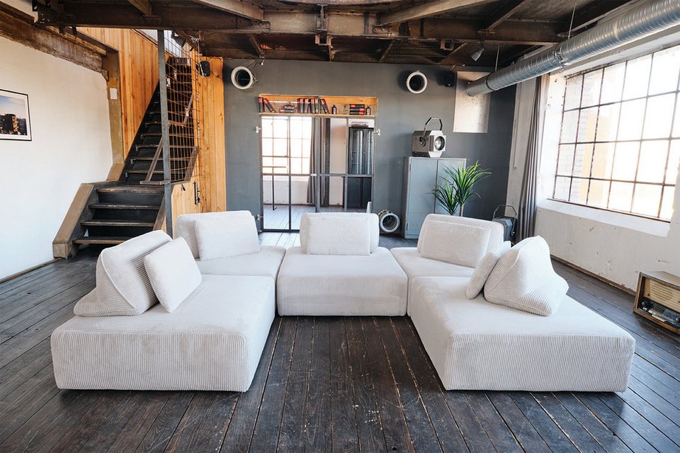 Modulares Cord Sofa WIOLO SOFT in Hellgrau mit fünf Sitzelementen