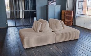 Sitzelemente des Modulsofas WIOLO SOFT frei angeordnet