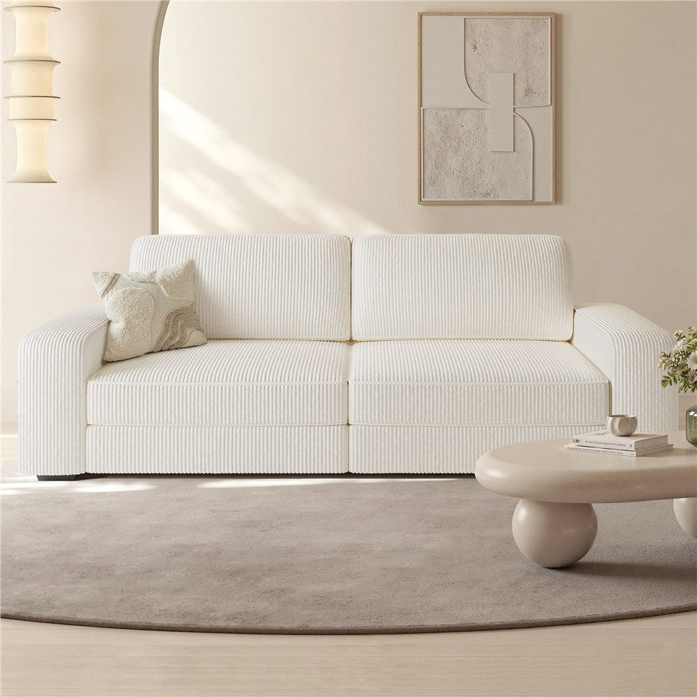 Cord Sofa in Elfenbein seitlich fotografiert mit breiten Armlehnen