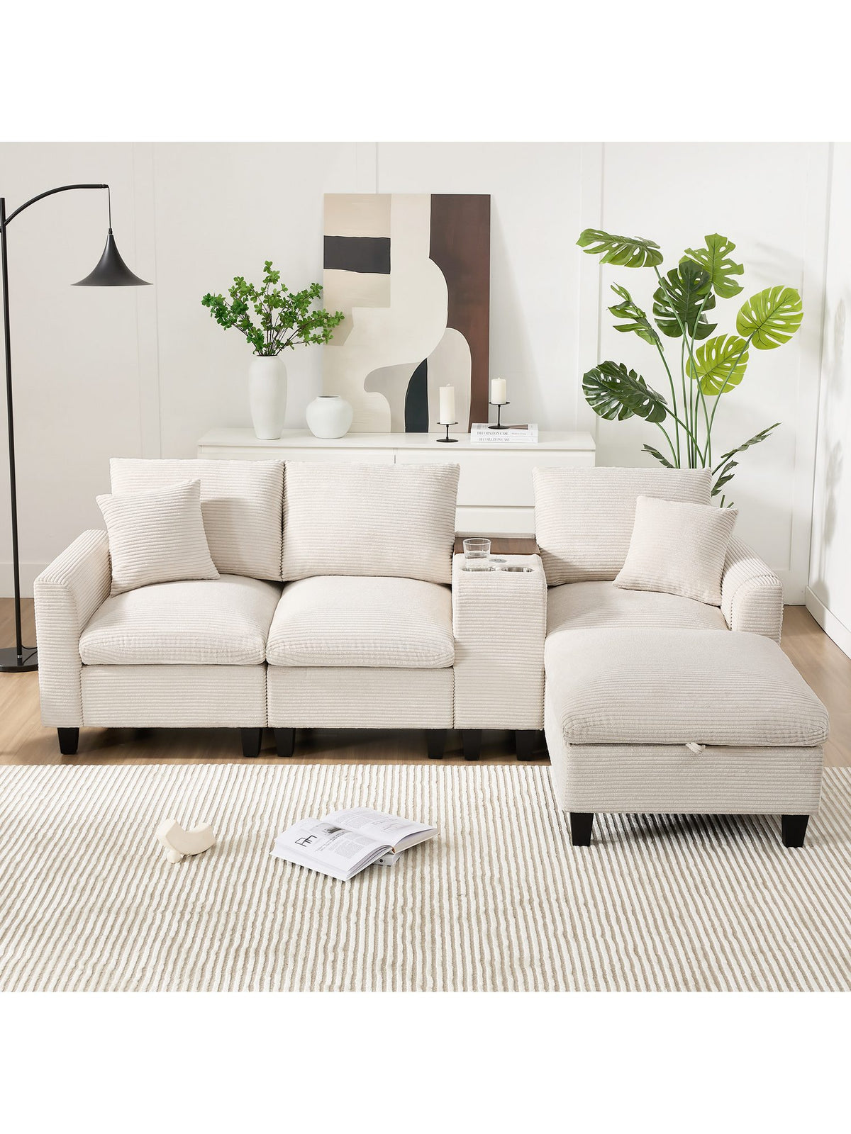 Beiges Cord Ecksofa in L-Form von vorne