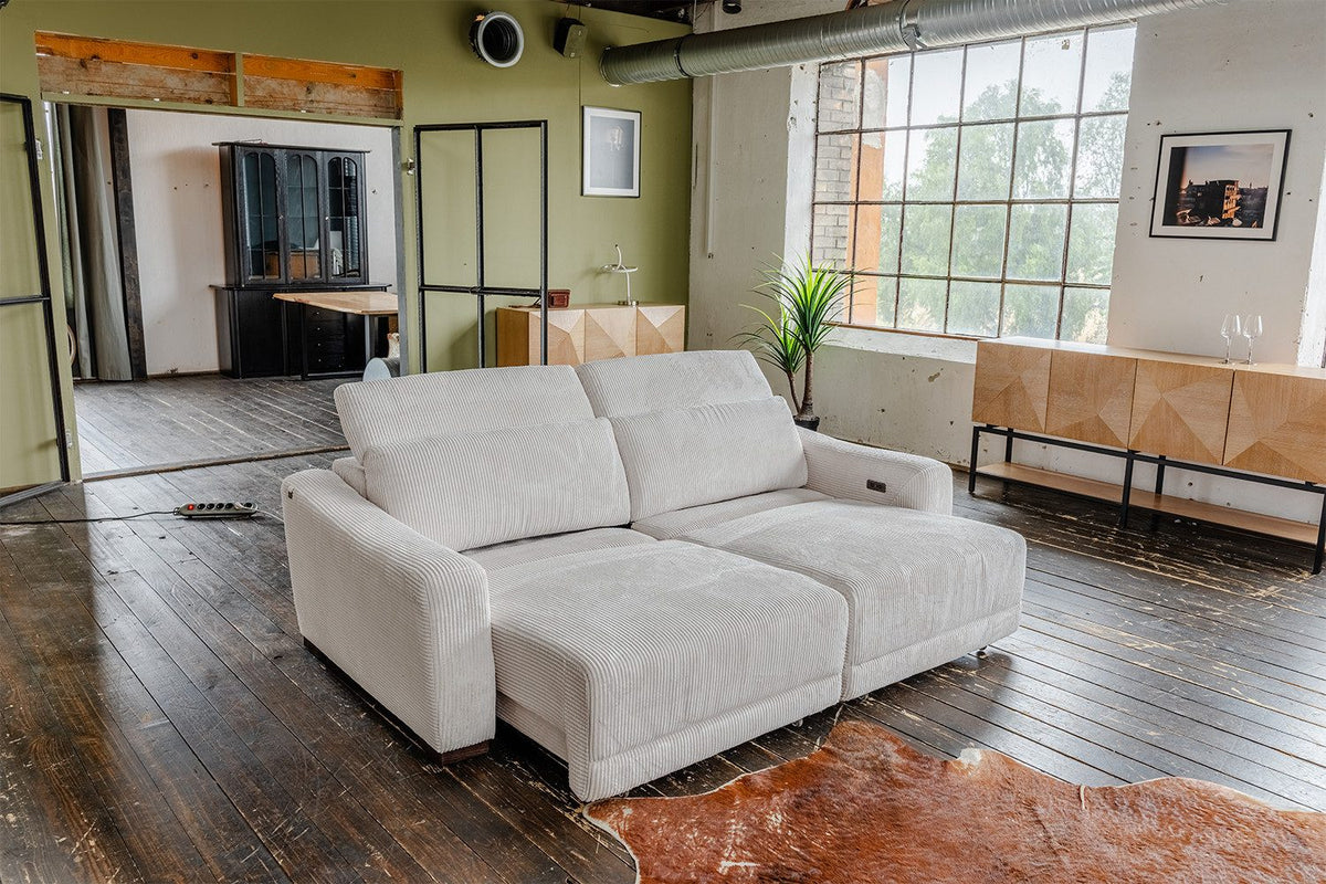 Cord Sofa KIANA im Wohnzimmer mit drei Sitzflaechen