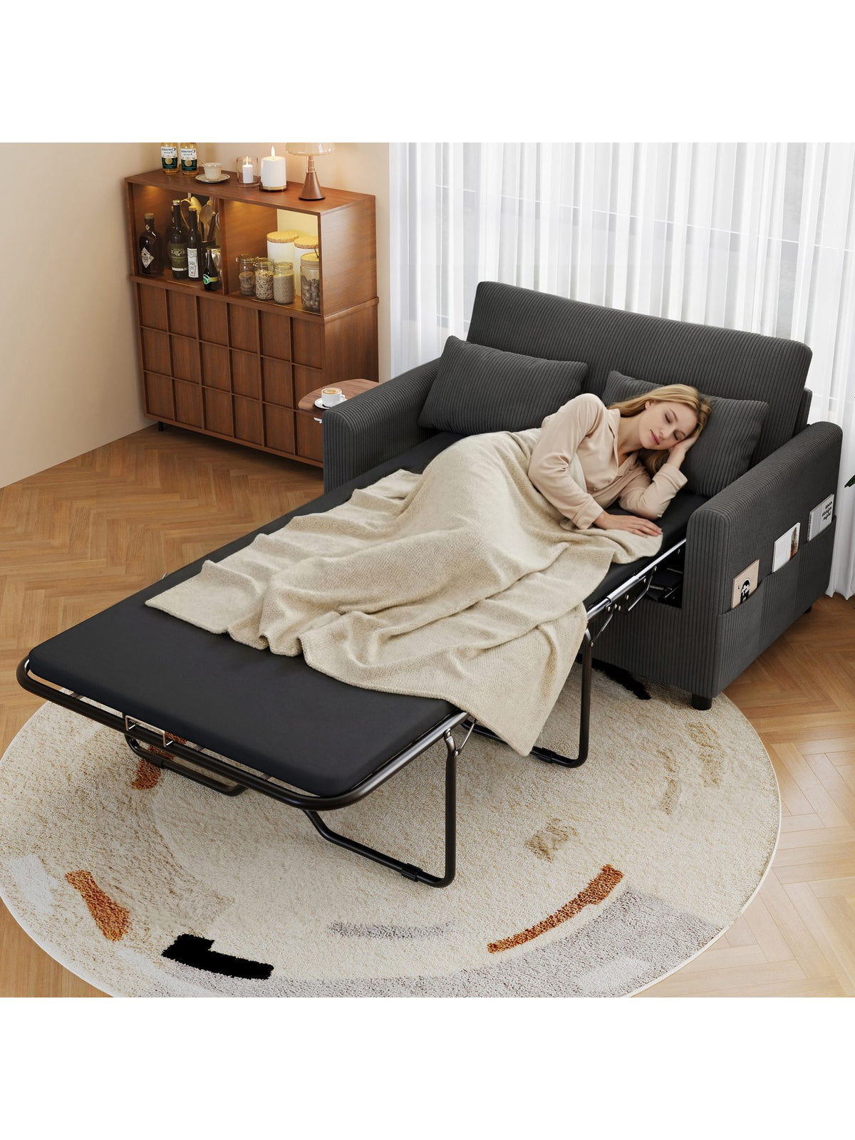 Schlafsofa mit ausgezogener Liegeflaeche und Matratze