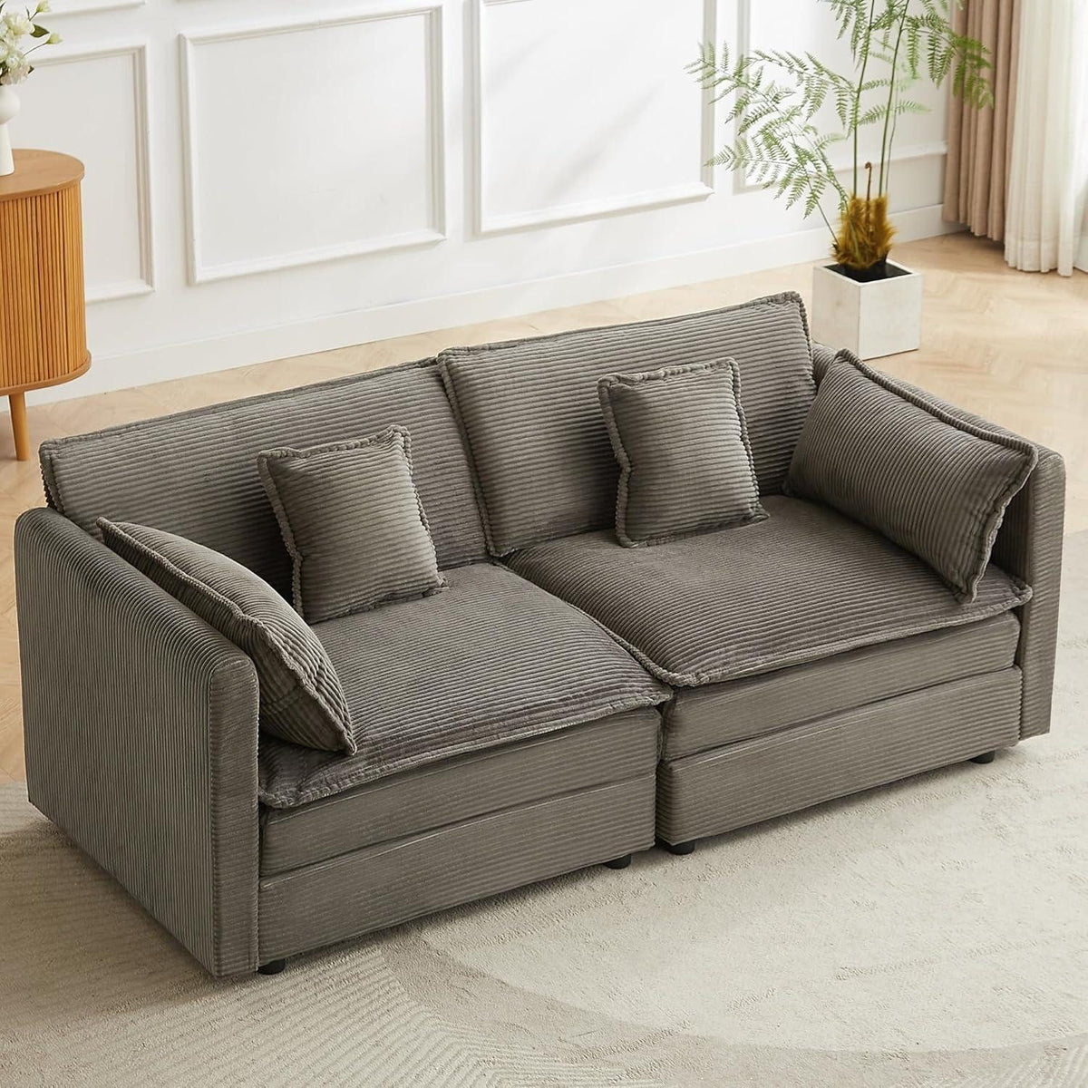 Seitenansicht des grauen Cord Ecksofas