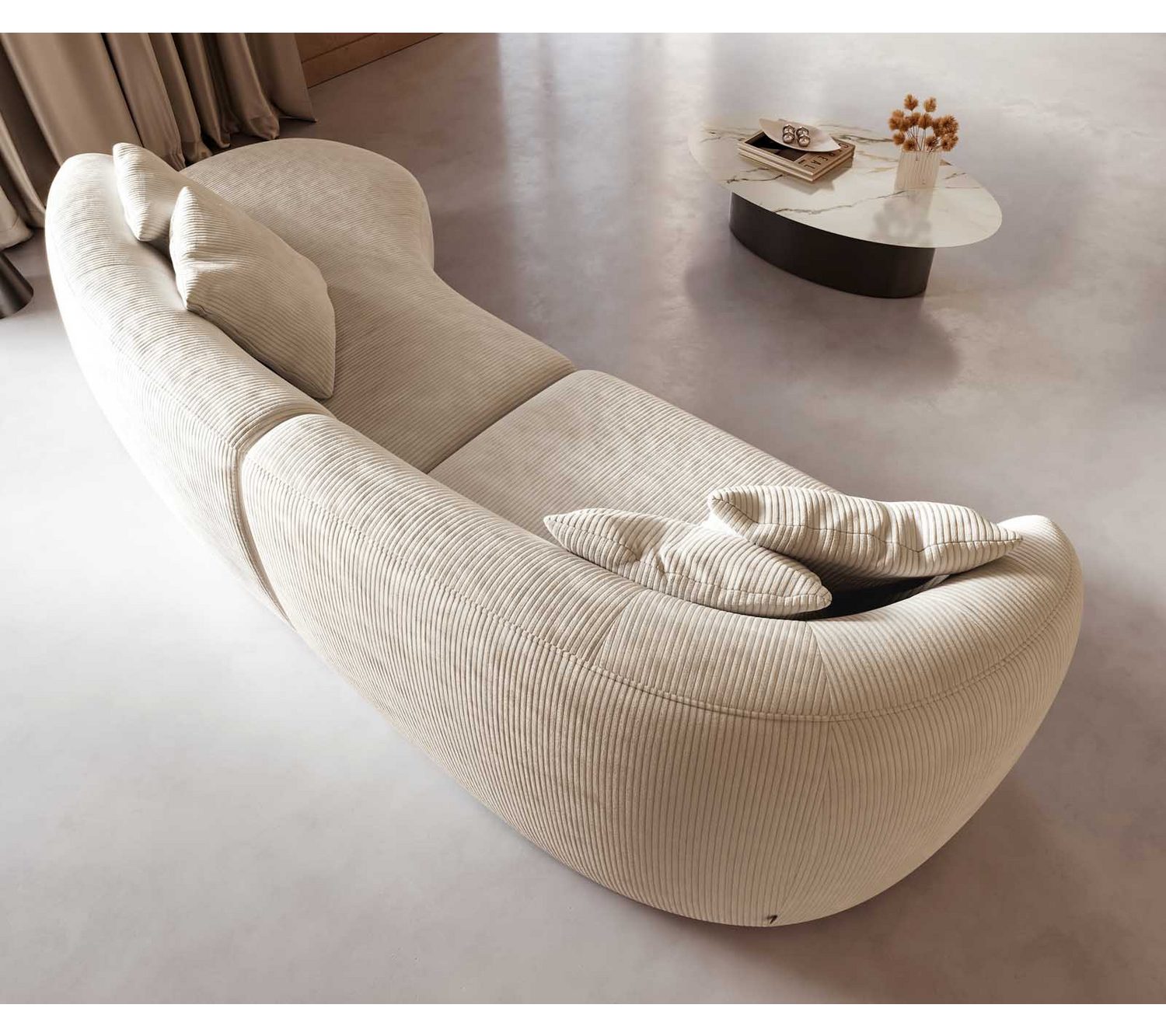 Seitenansicht des Big Sofas MAIRI in Beige