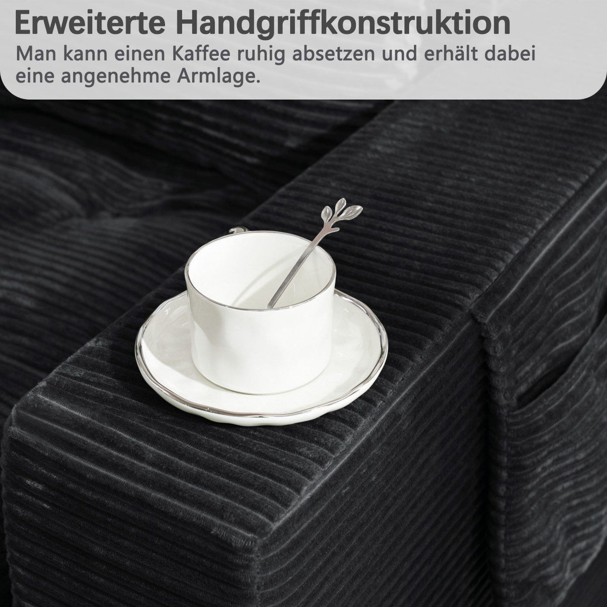Cord Schlafsofa mit ausgezogener Sitzfläche als Liegefläche