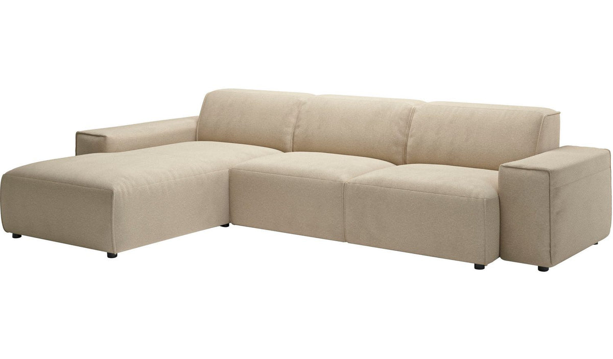 Detailansicht der Armlehne des Cord Ecksofas GLIMMINGE