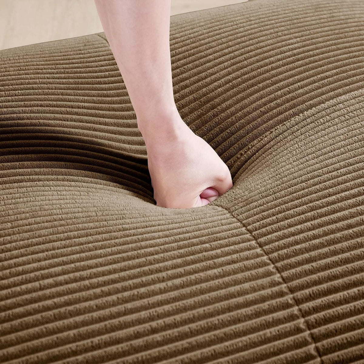 Modulare Anordnung des Cord Ecksofas in Braun