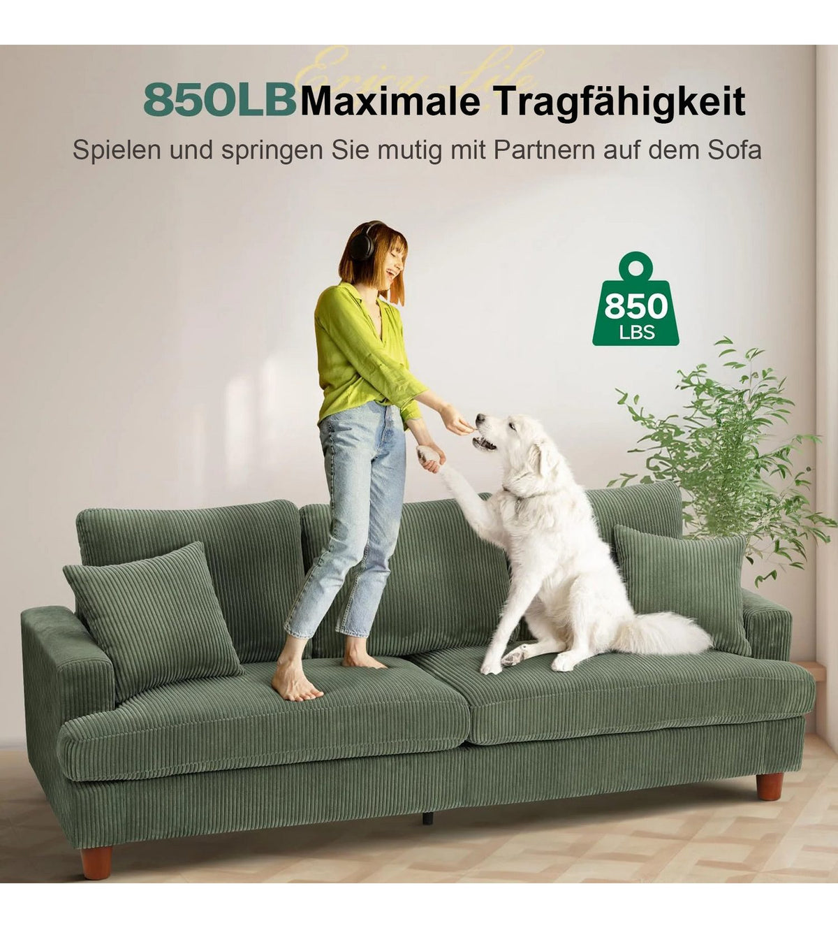 Seitenansicht des grünen Cord Sofas mit Armlehne