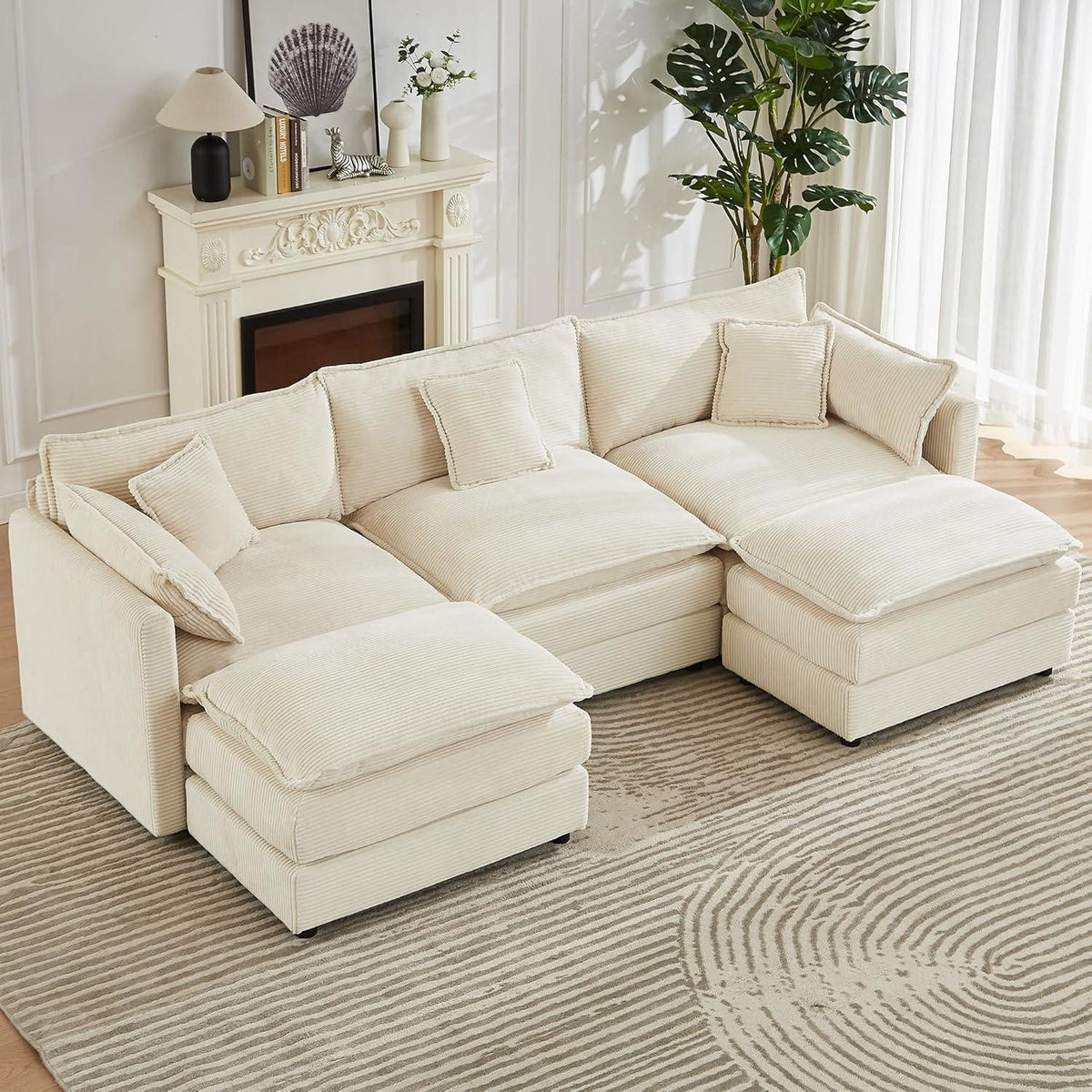 Wohnlandschaft mit Zierkissen in Beige