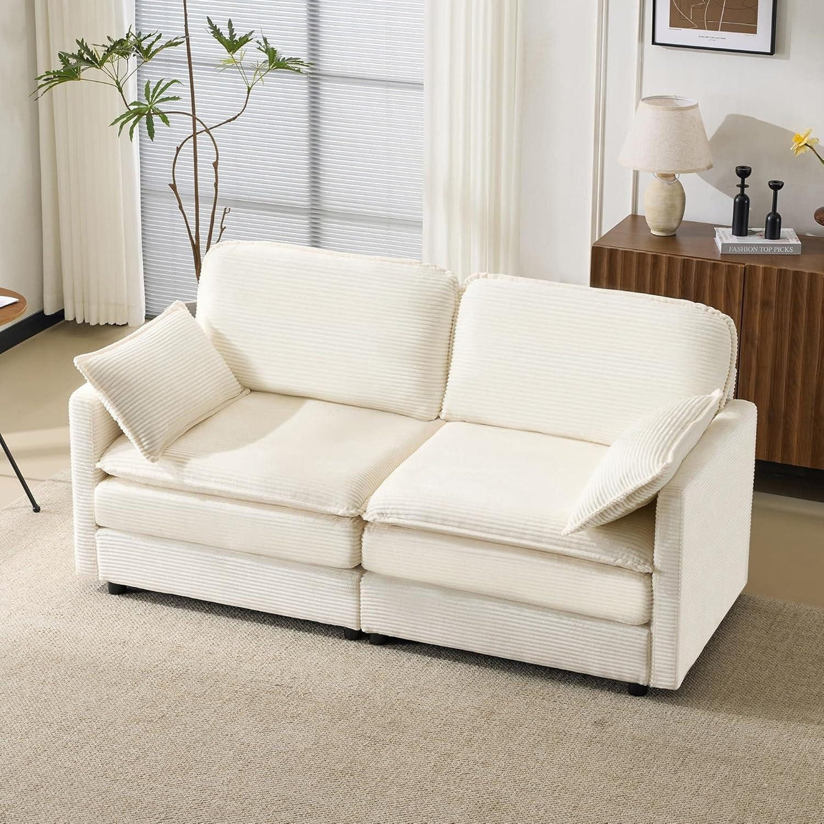 Holzfüße des beigen Cord Sofas