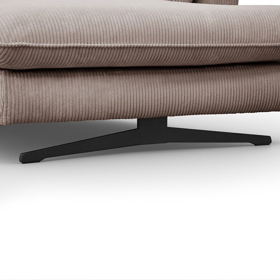 Seitenansicht des PRINCE Ecksofas mit schwarzen Metallbeinen