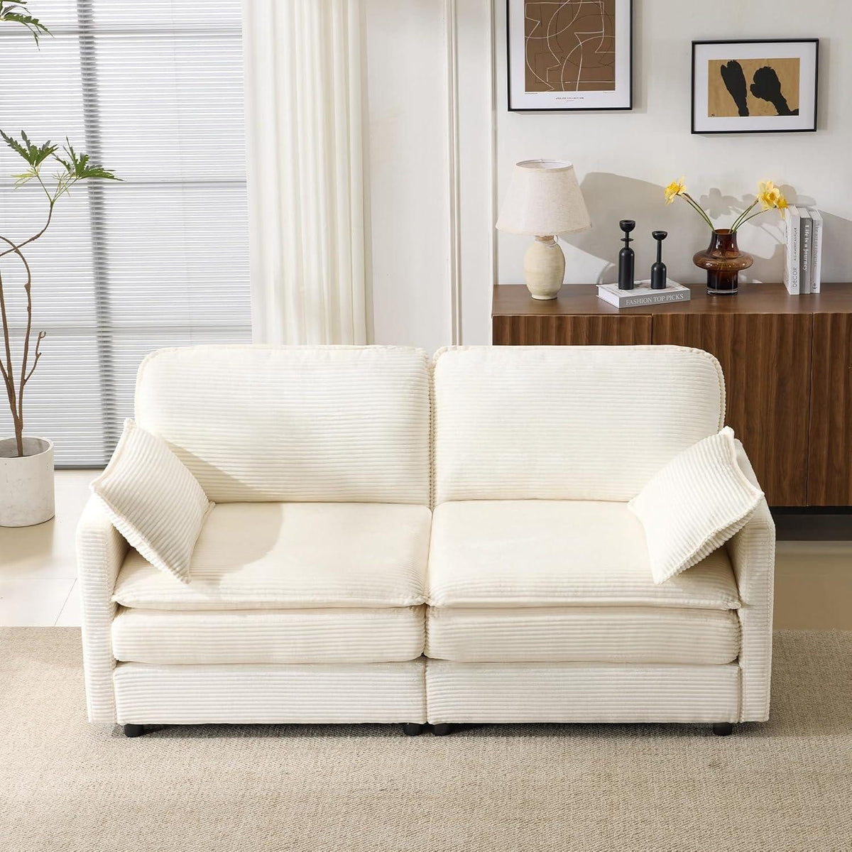 Seitenansicht des beigen Cord Sofas