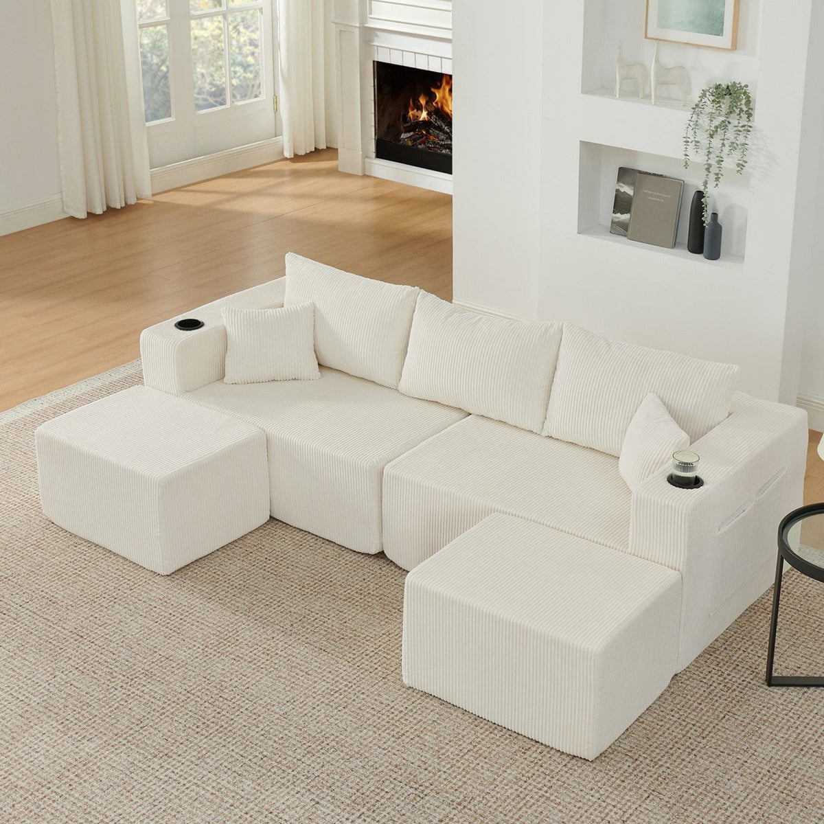 Cord Ecksofa in Beige von der Seite mit beweglicher Ottomane