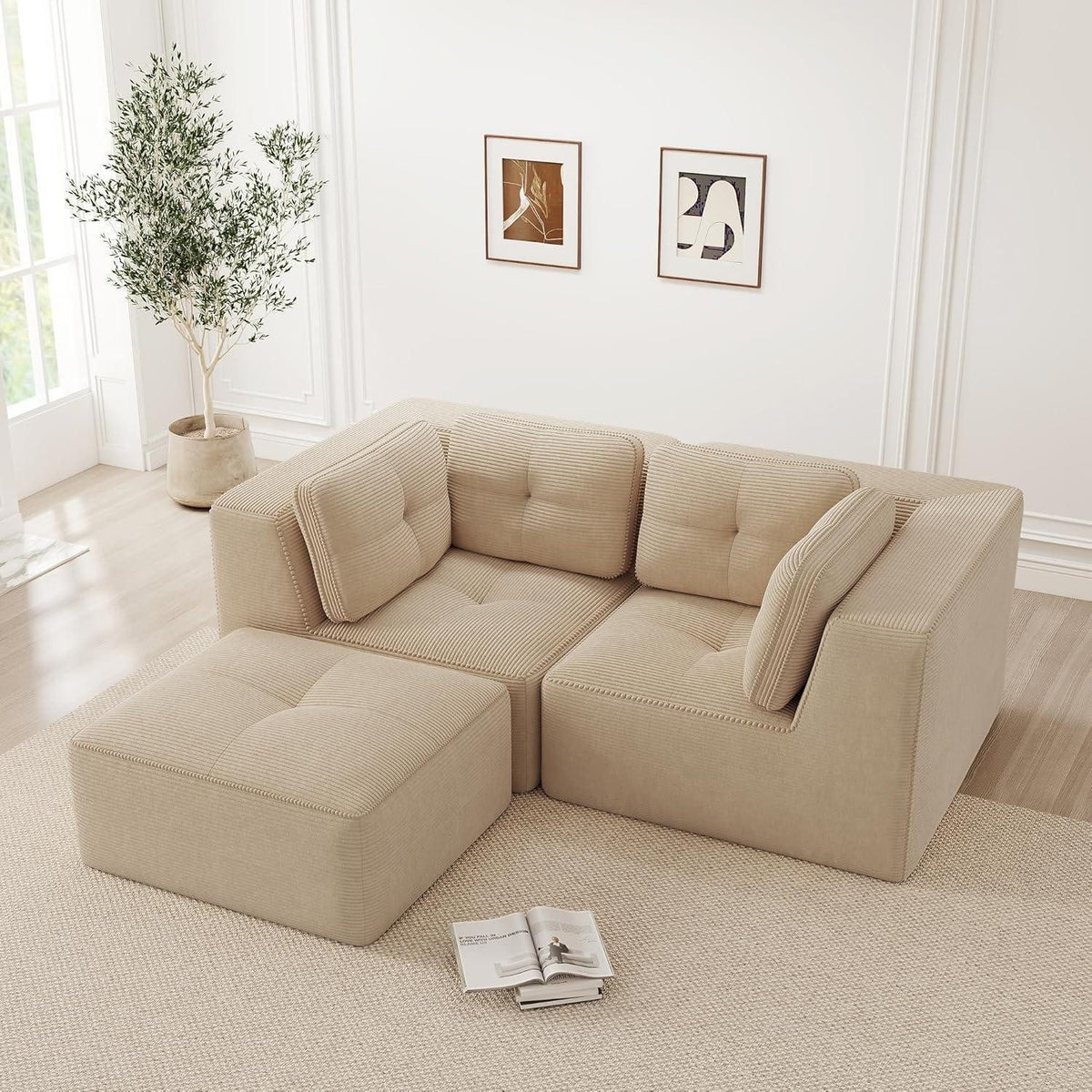 Beiges Cord Ecksofa in L-Form von vorne