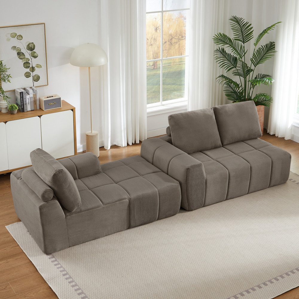 BBWL Kompressionssofa in Taupe im Raum aufgestellt