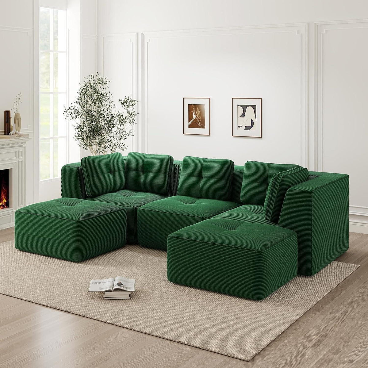 Seitenansicht des grünen U-Ecksofas mit Fußhockern