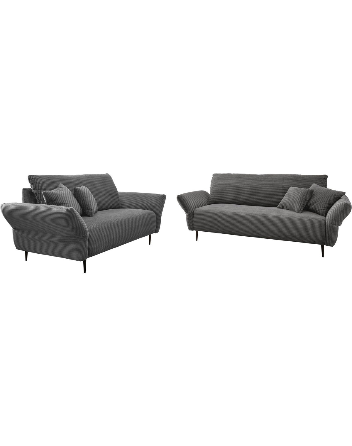 Cord Sofa VANILLA mit vier Zierkissen im Wohnzimmer