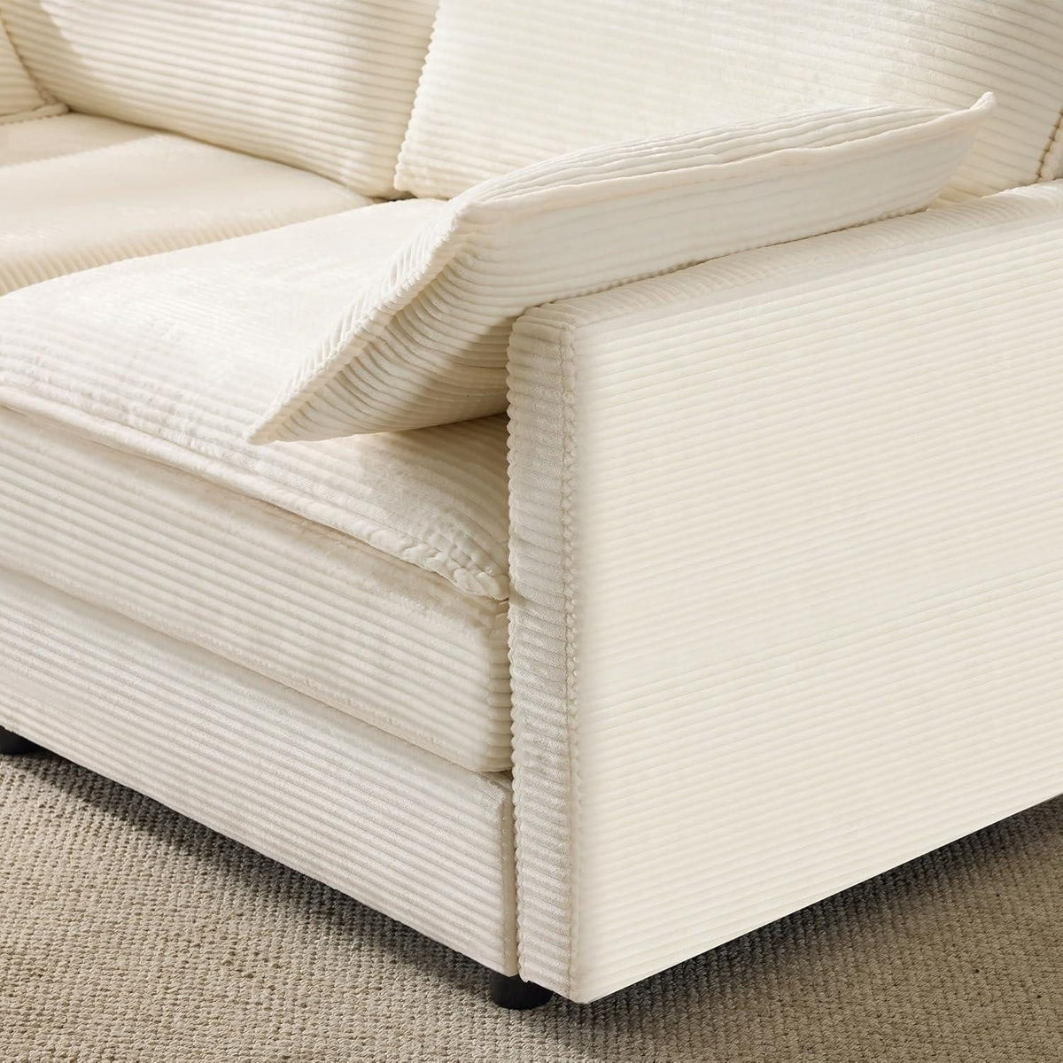 Cordstoff des beigen 2-Sitzers in Nahaufnahme