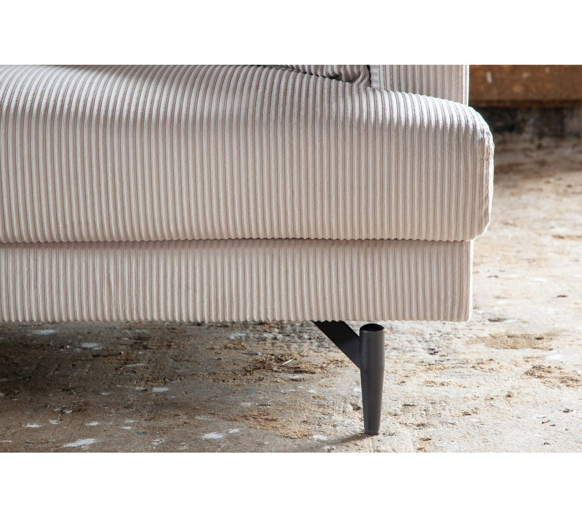 Cord Sofa SOFIA Beige Metallbeine im Detail