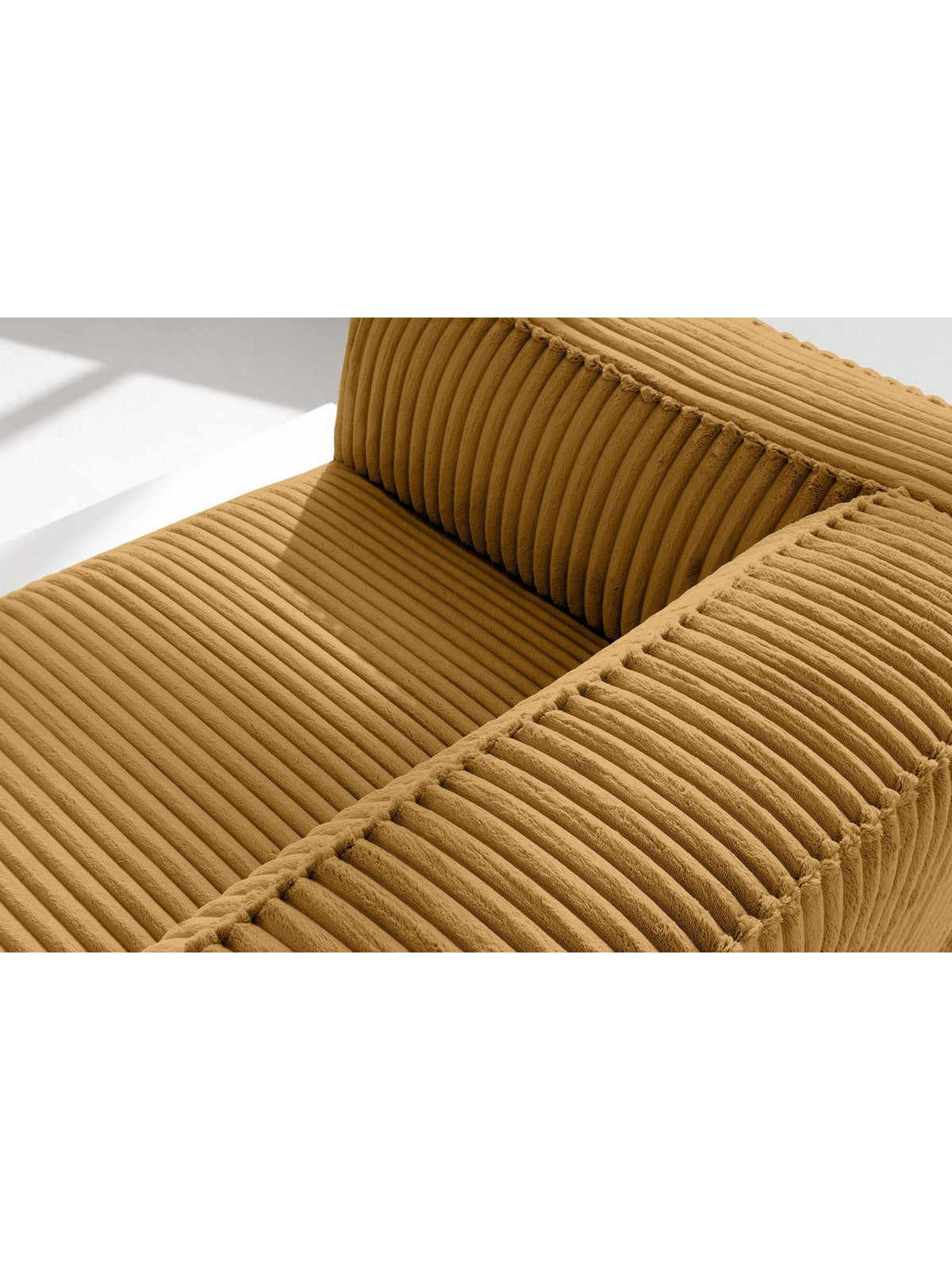 Gelbes Cord Sofa FEROX im Wohnraum