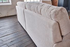 XXL-Sofa CINE als Blickfang im Wohnraum
