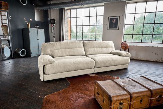 XXL-Sofa CINE in Braun im Wohnzimmer