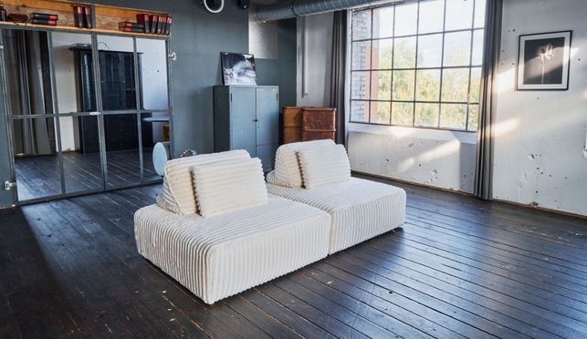 Modulares Cord Sofa WIOLO SOFT in Taupe im Wohnraum